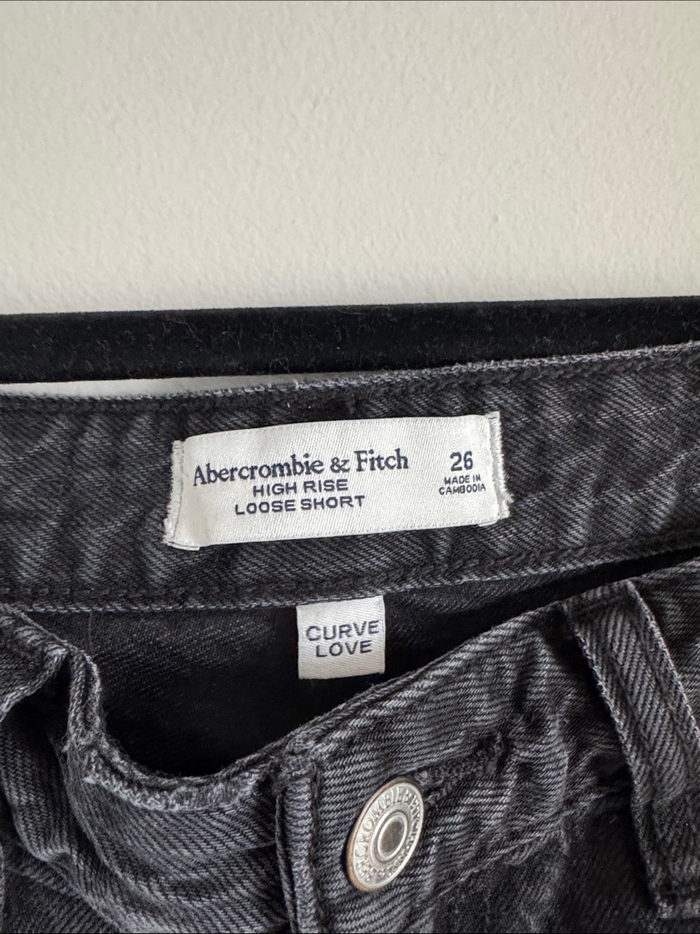 Abercrombie & Fitch Black High-Rise loose short - Picture 2 of 2